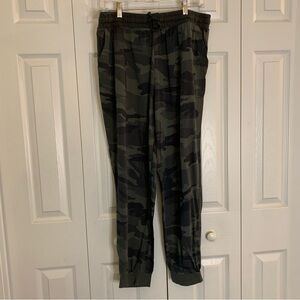 Splendid Camouflage Jogger Pants Size L